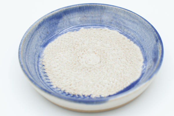 Garlic grater in spiced cream and blue