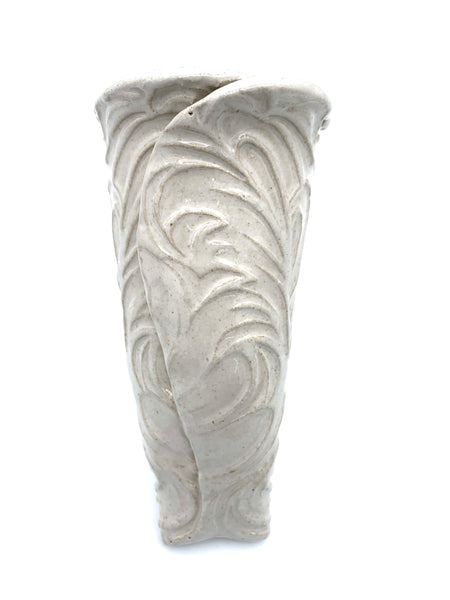 Wall pocket in Spiced Cream glaze