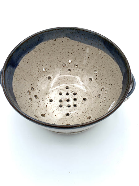 Berry bowl in Spiced Cream and Blue glaze