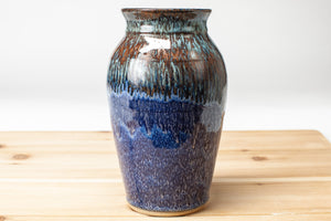 Vase with textured shoulder