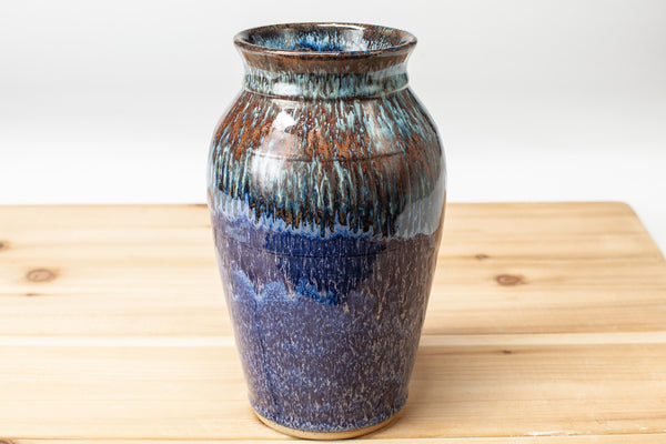 Vase with textured shoulder