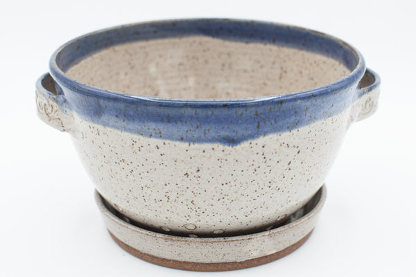 Berry bowl in speckled clay with Spiced Cream and Blue glaze