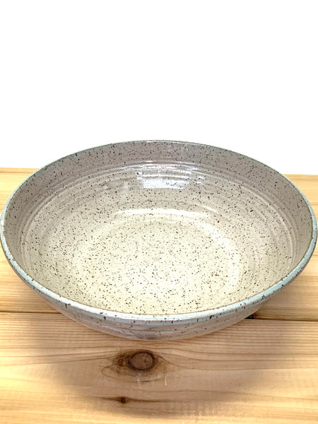 Serving bowl in Spiced Cream and Teal glaze